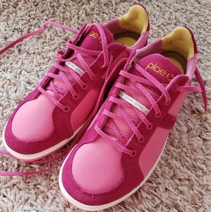 Plae Prospect Electric Fuschia sz 7 women